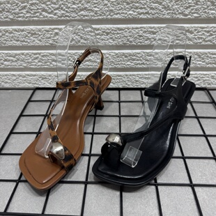 断码处理韩版一字扣套趾凉鞋女露趾搭扣细高跟性感女鞋夏款时装鞋