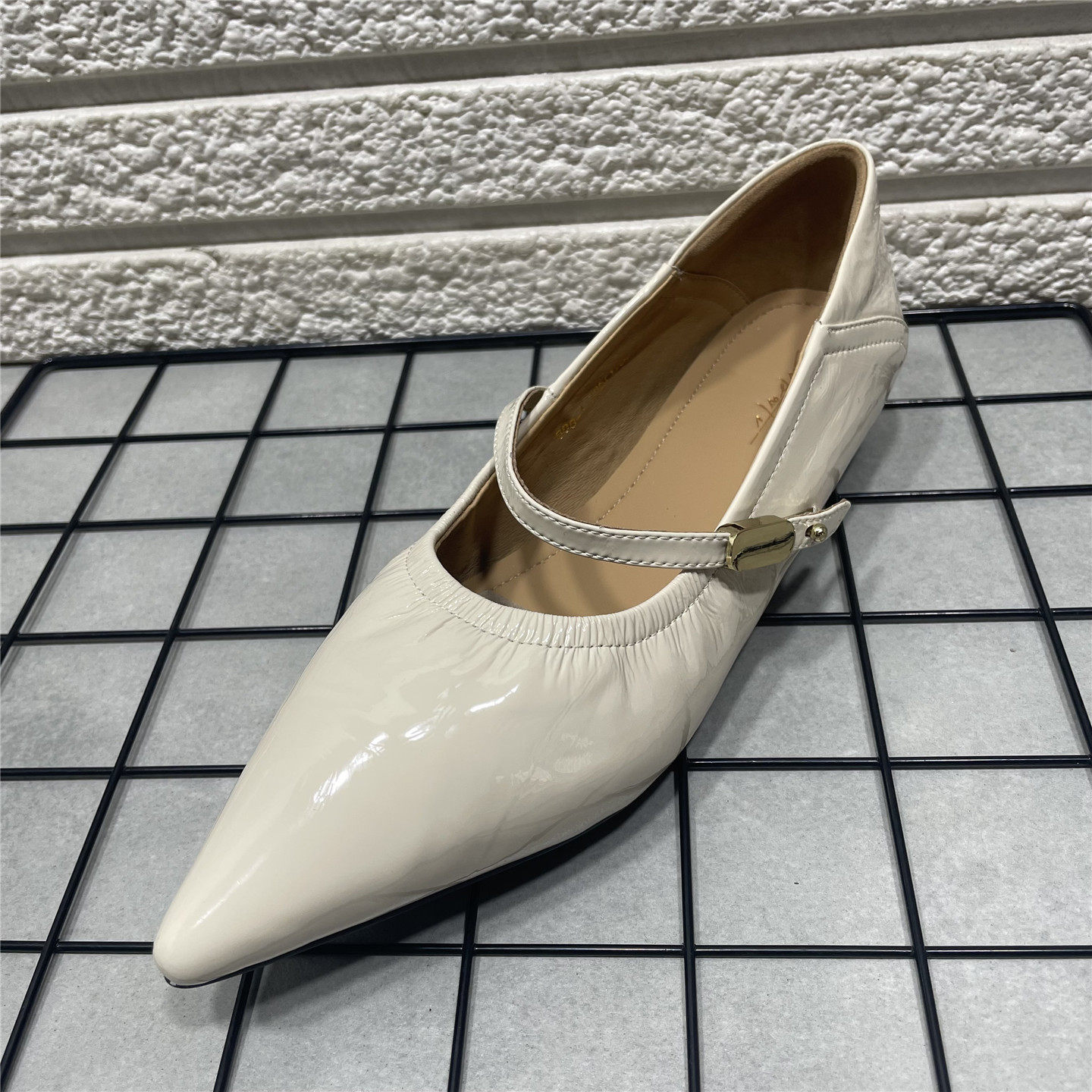 断码处理真皮法式尖头浅口单鞋女一字带百搭通勤褶皱软皮玛丽珍鞋