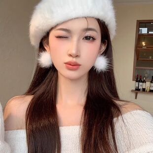 仿水貂毛绒球球耳环女2025新款小众设计温柔耳钉高级感耳夹耳饰品