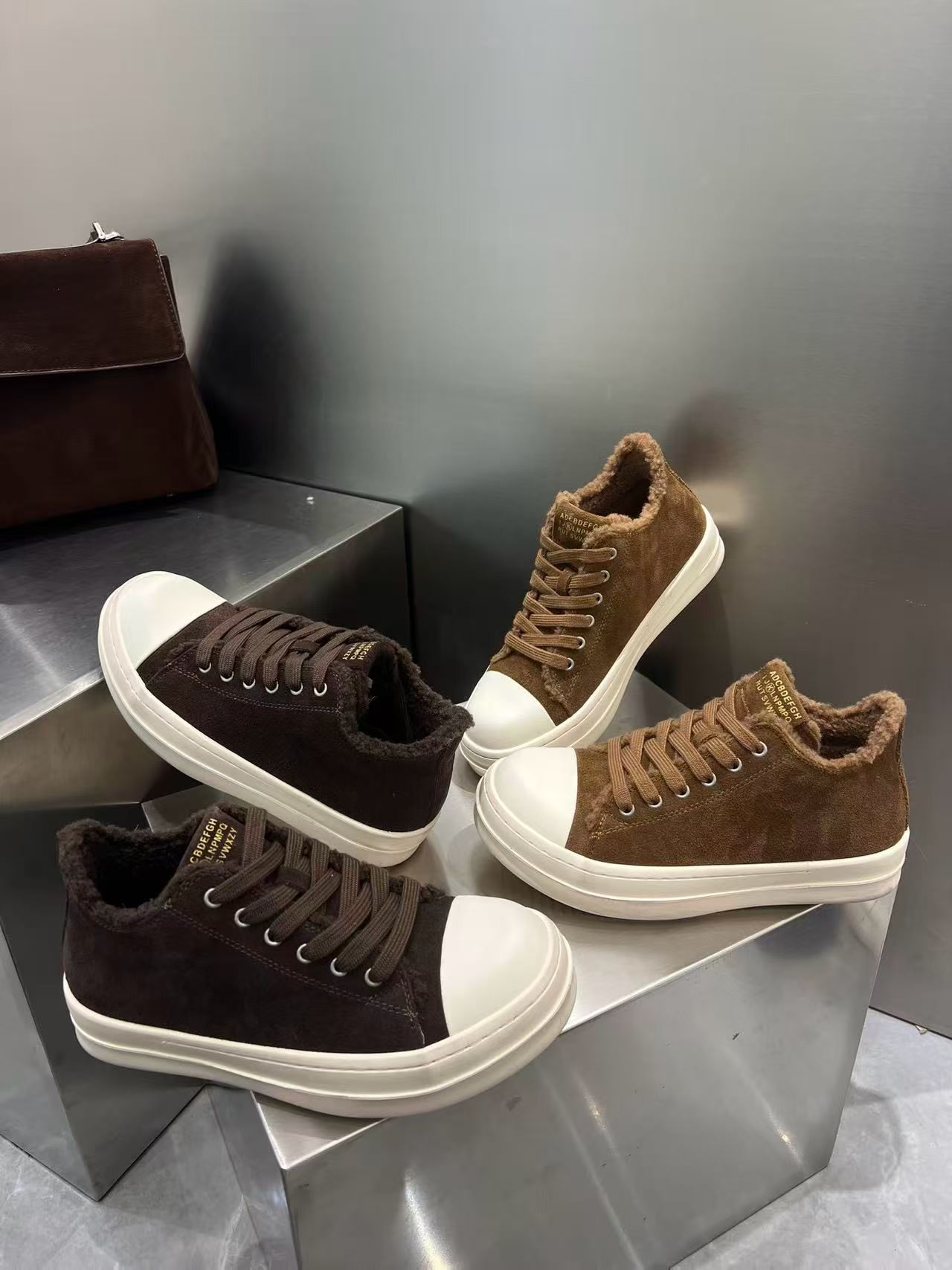 乐萱～实体店同售2025新款时尚休闲舒适百搭平底高帮鞋