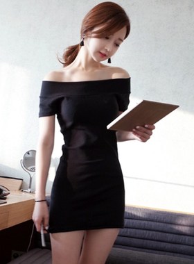一字肩连衣裙夏女黑色紧身裙子心机小黑裙露肩显瘦修身性感包臀裙