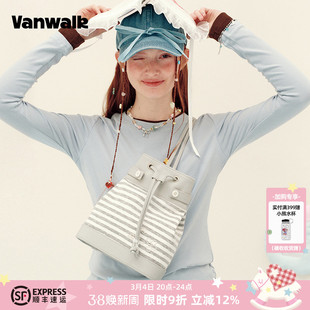 VANWALK手账屋 小众设计抽绳水桶包女生逛街通勤双肩包轻便小背包