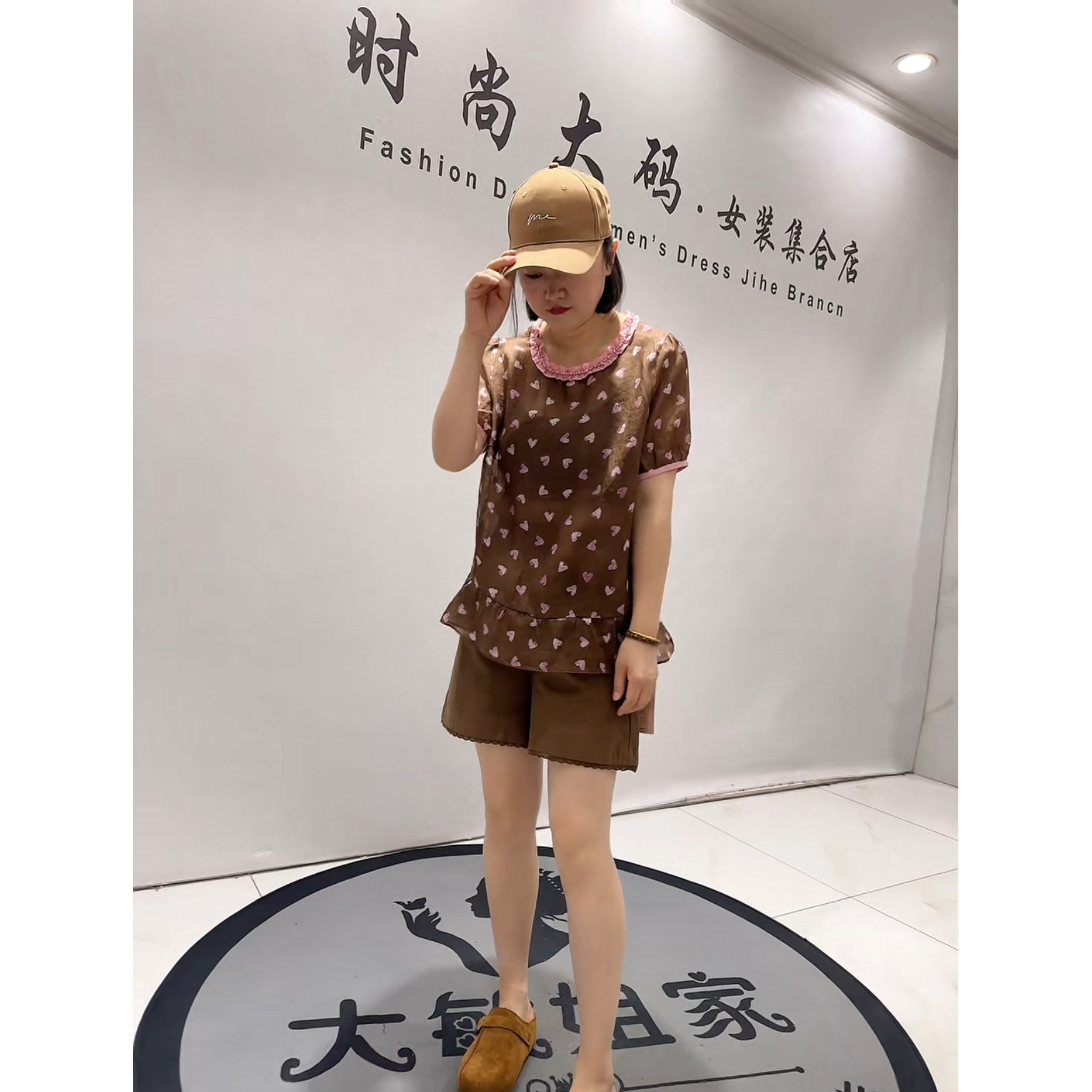 1919芮娜依莲2026夏季新款大码女装显瘦上衣半袖小衫短袖T恤遮肉