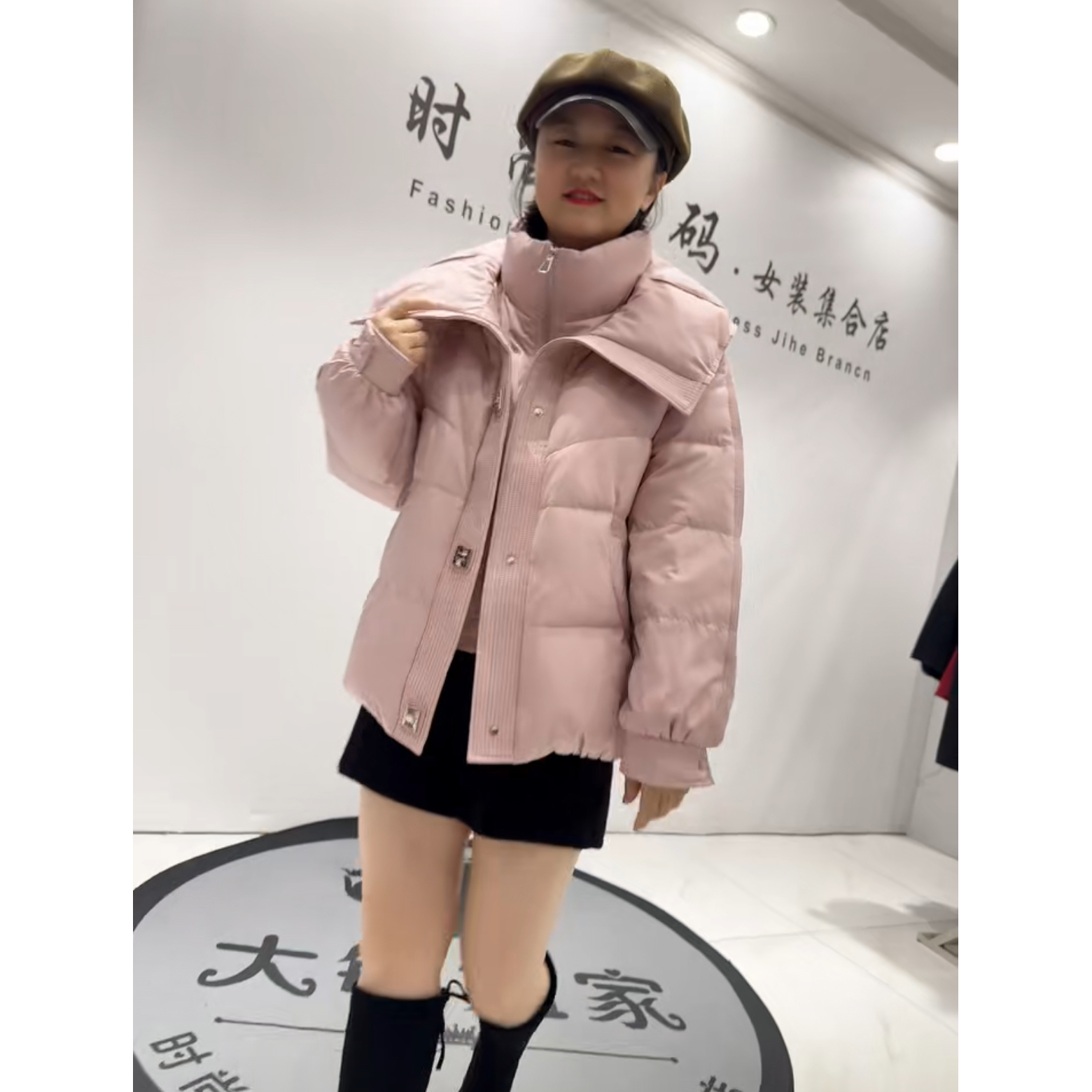 9852芮娜依莲冬新款加肥加大码女装通勤立体剪裁加厚保暖羽绒服