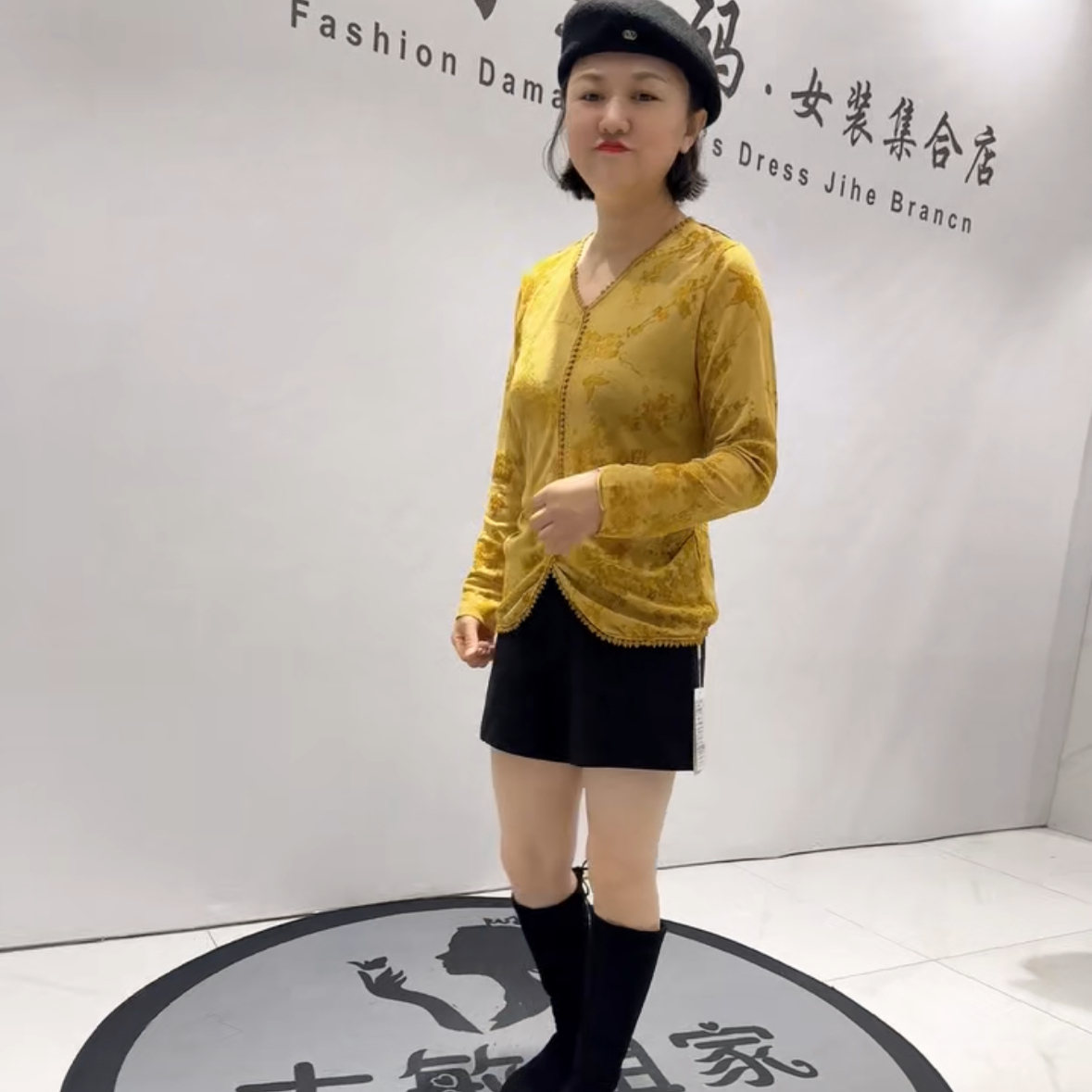 8316女权贵族冬新款加肥大码女装立体剪裁棉服V领植绒内搭底小衫