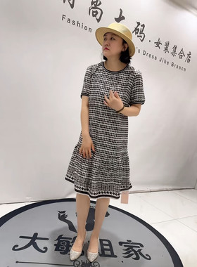 5212芮娜依莲夏季新款加肥加大码女装通勤立体剪裁千鸟格连衣裙子