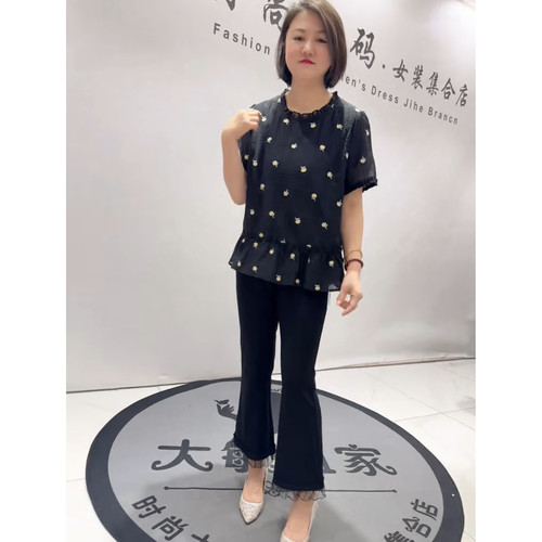 1853芮娜依莲夏季新款加肥大码女装立体剪裁人丝刺绣T恤上衣小衫