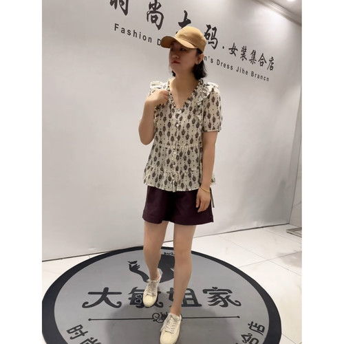 3672女权贵族2026夏新款加肥大码女装通勤立体剪裁V领半袖T恤小衫