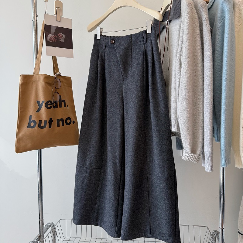 不规则侧边纽扣绵羊毛毛呢直筒裤