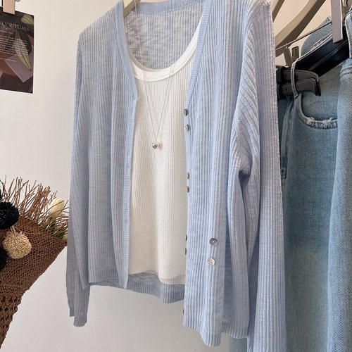 冰激凌色系V领贝壳扣开衫空调衫