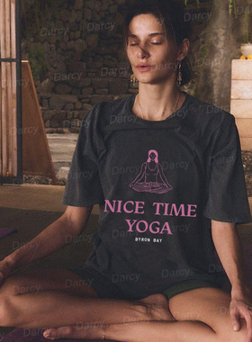 美式复古小众瑜伽yoga打坐健身时刻女孩减龄设计感短袖慵懒黑T恤
