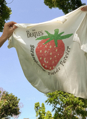 美式复古小众beatles甲壳虫乐队草莓水果字母减龄可爱宽松街头T恤