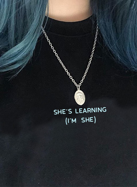 美式复古小众设计她在学习learn字母slogan有趣标语不撞衫情侣T恤