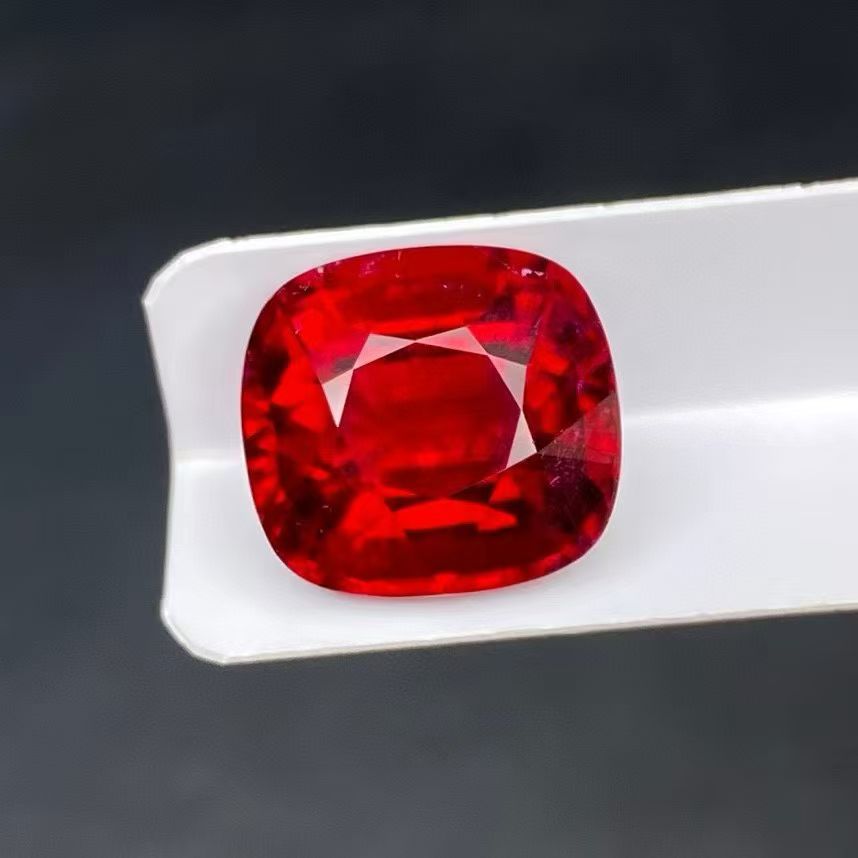 7.5克拉天然鸽血红碧玺戒面裸石