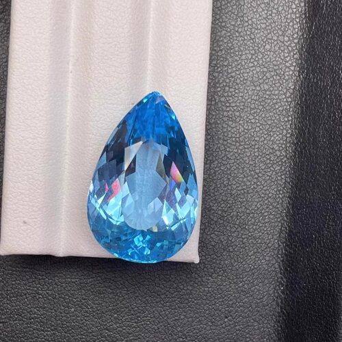 天然托帕石裸石水滴形晶体干净
