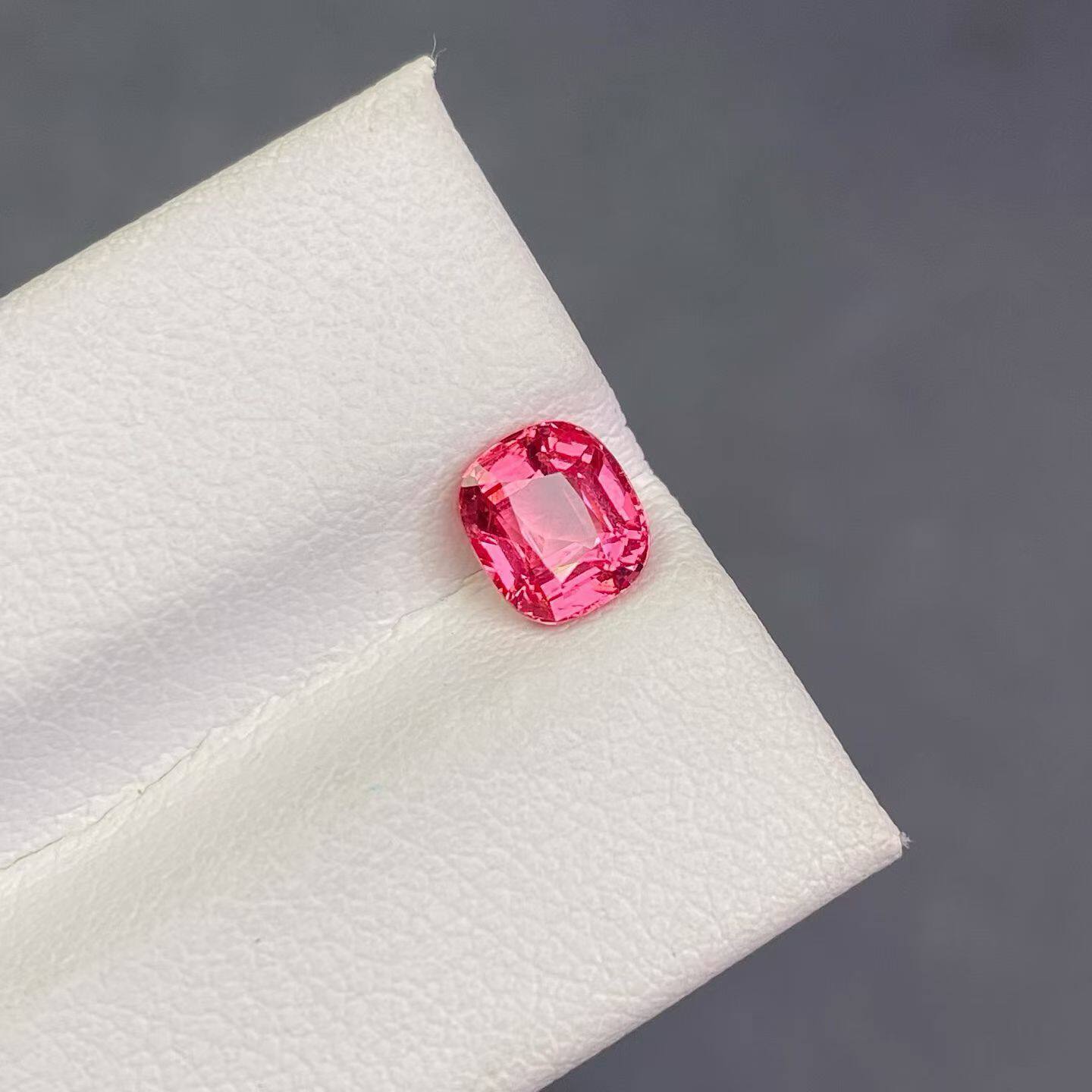 天然马亨盖尖晶石戒面1.02克拉晶体干净珠宝精品明亮色调彩色宝石