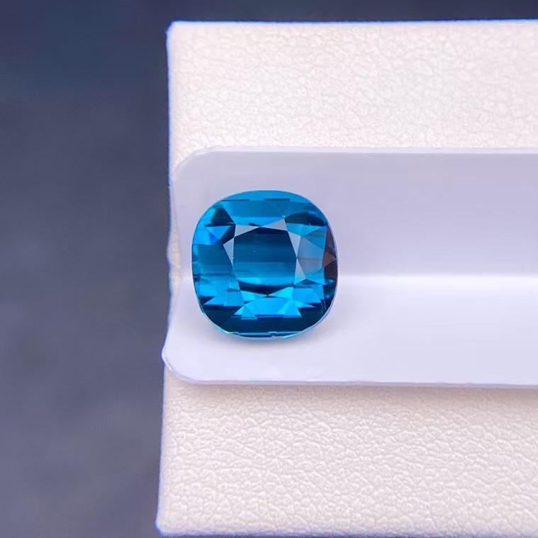 3.53克拉天然拉贡碧玺戒面裸石