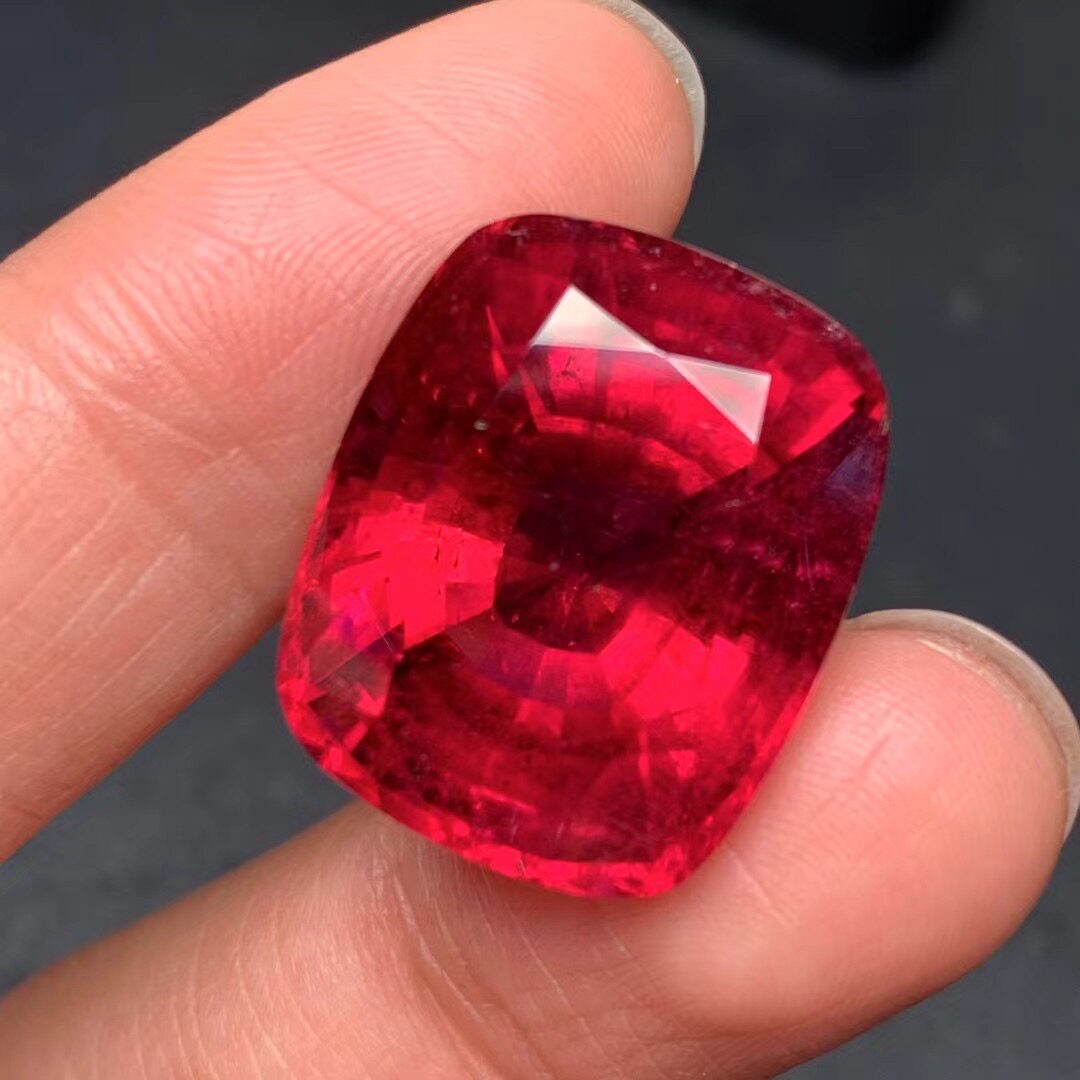 色标级天然卢比莱鸽血红碧玺裸石宝石红色珠宝戒面37.68克拉彩宝