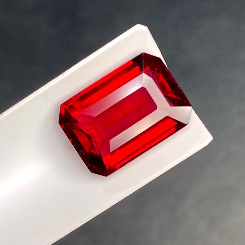 7.93克拉天然鸽血红碧玺卢比莱