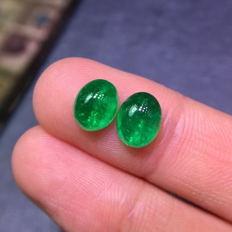 哥伦比亚祖母绿木佐色耳钉料裸石