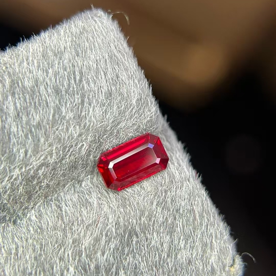1.06克拉天然无烧鸽血红宝石裸石