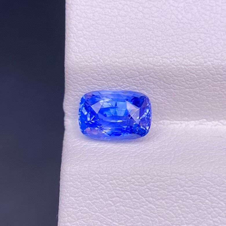 精品珠宝1.65克拉天然无烧蓝宝石矢车菊裸石戒面附鉴定证书长枕形