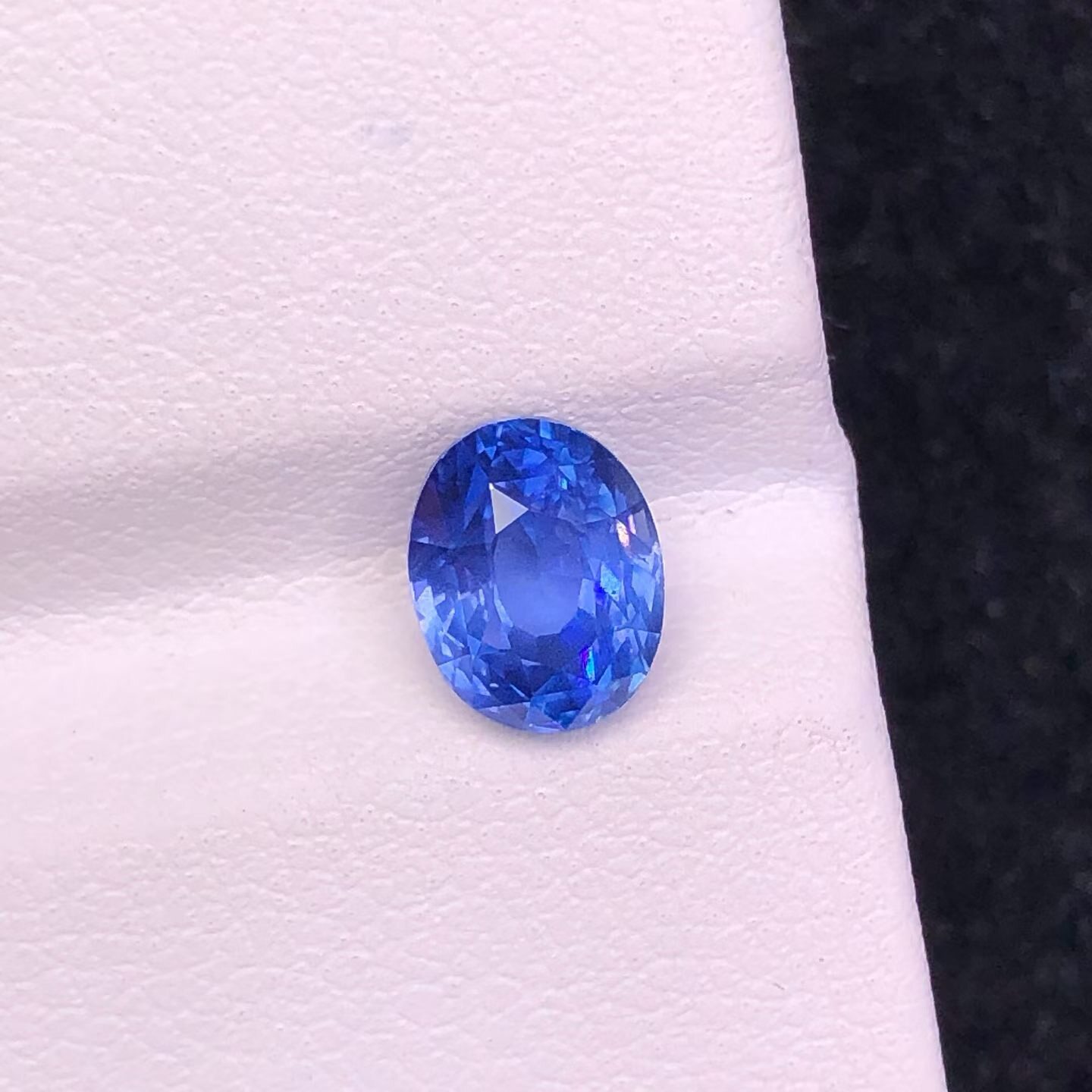 新货天然缅甸无烧蓝宝石矢车菊色GUILD证书彩宝裸石2.17克拉精品