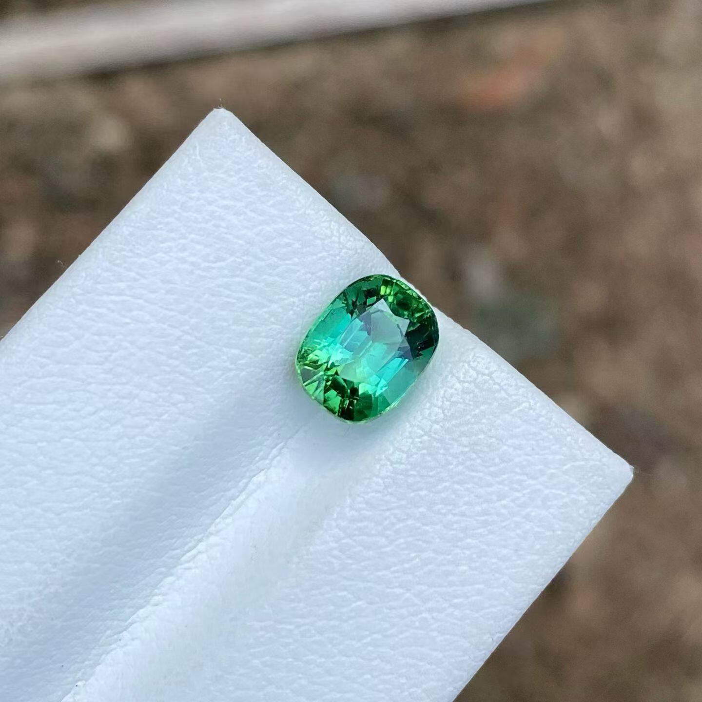 天然阿富汗拉贡碧玺戒面裸石1.84克拉晶体干净满火彩明亮色调彩宝