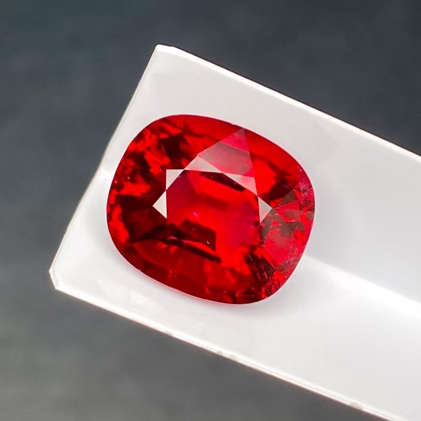 5.83克拉天然鸽血红碧玺裸石戒面