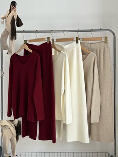 捡漏！精致华夫格套装 秋冬V领宽松慵懒套头毛衣+高腰直筒长裤