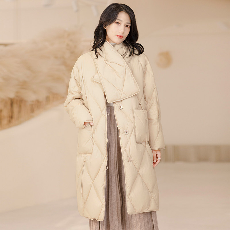 冬季新款带围巾加厚保暖中长款羽绒服女白鸭绒长款过膝外套