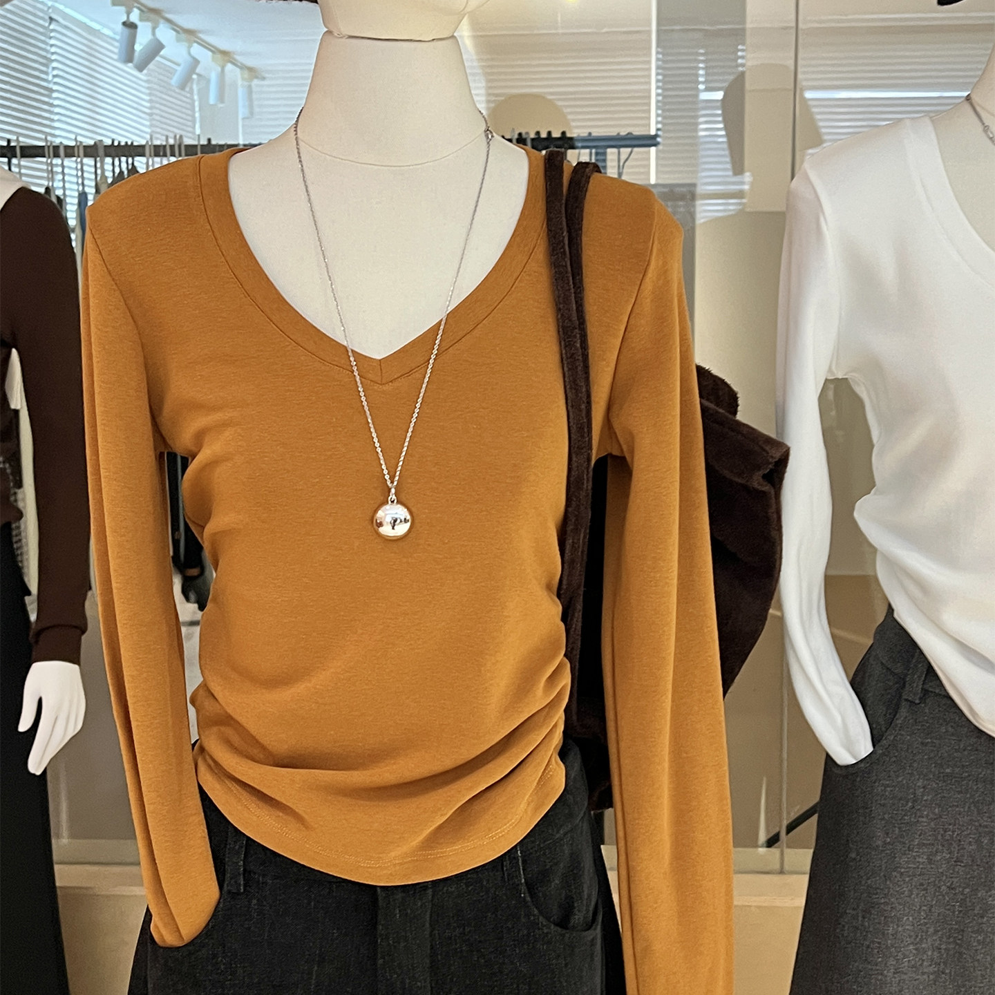 掐腰收腰加绒加厚v领打底t恤纯欲