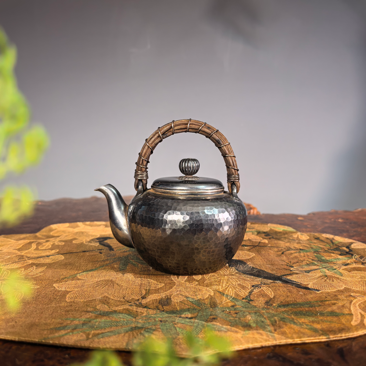 日本银器纯手工锤纹小提梁老银壶煮茶泡茶壶手工银壶茶室茶具宗美