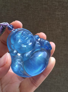 天然海蓝宝雕刻弥勒佛吊坠 晶体通透 颜色美魔鬼蓝色 总重58.5克
