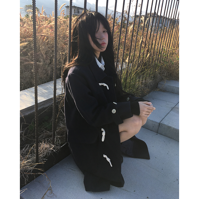 夹棉长款牛角扣翻领大衣