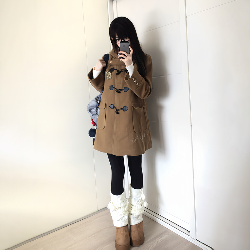 冬季夹棉牛角扣大衣驼色