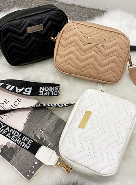 印花肩带斜挎小方包2022ladies bags外贸包包女韩版波浪纹绣花包