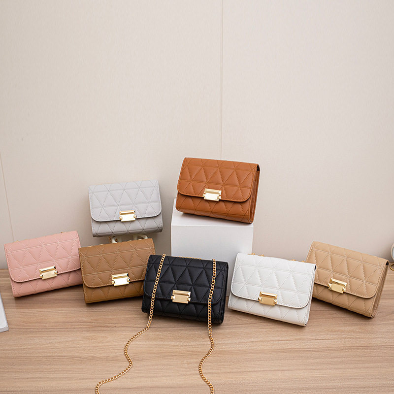 2024新款时尚三角绣花女包链条小方包单肩斜挎包潮流锁扣定型包袋
