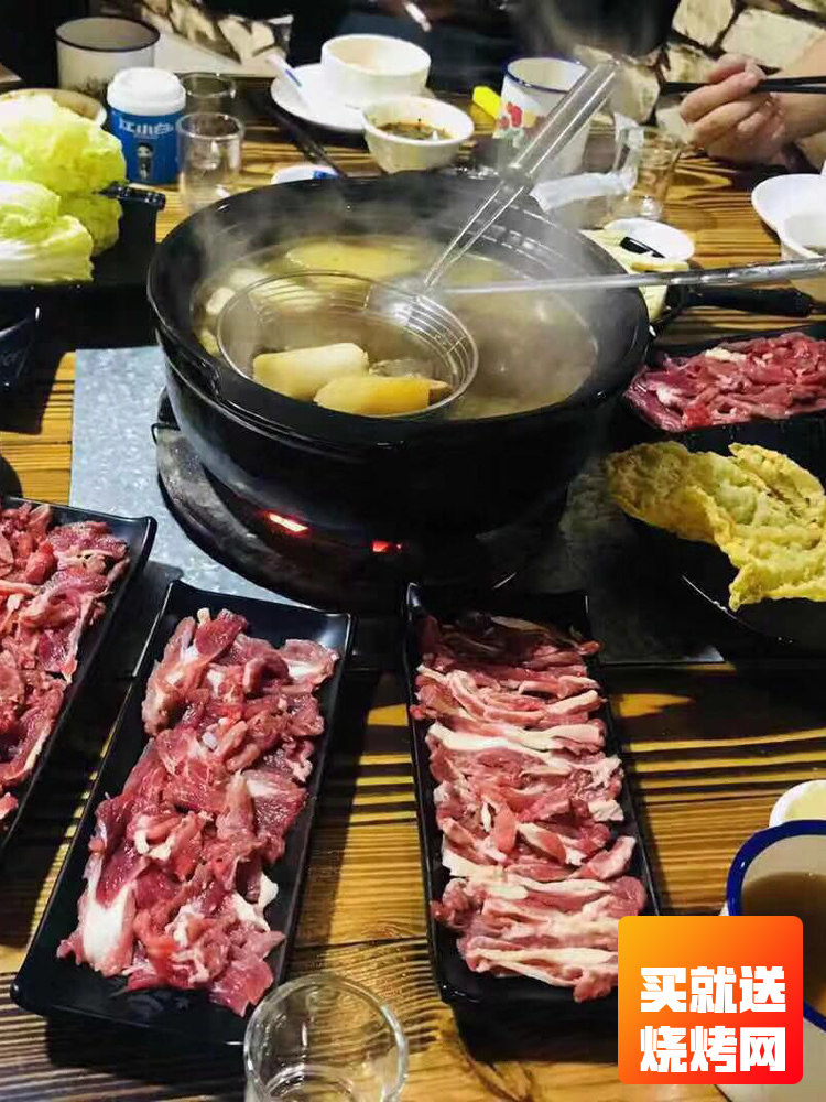 Charcoal stove fire pot Old-fashioned clay red mud stove Outdoor barbecue heating small stove Retro commercial earth stove high temperature pot