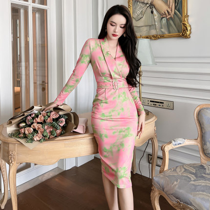 过膝中长款V领职业连衣裙女秋季名媛气质显身材显瘦修身包臀裙子