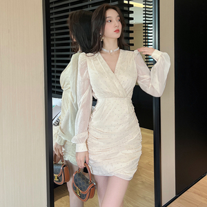 优雅修身御姐风性感包臀连衣裙秋季小个子显高V领长袖亮片短裙女