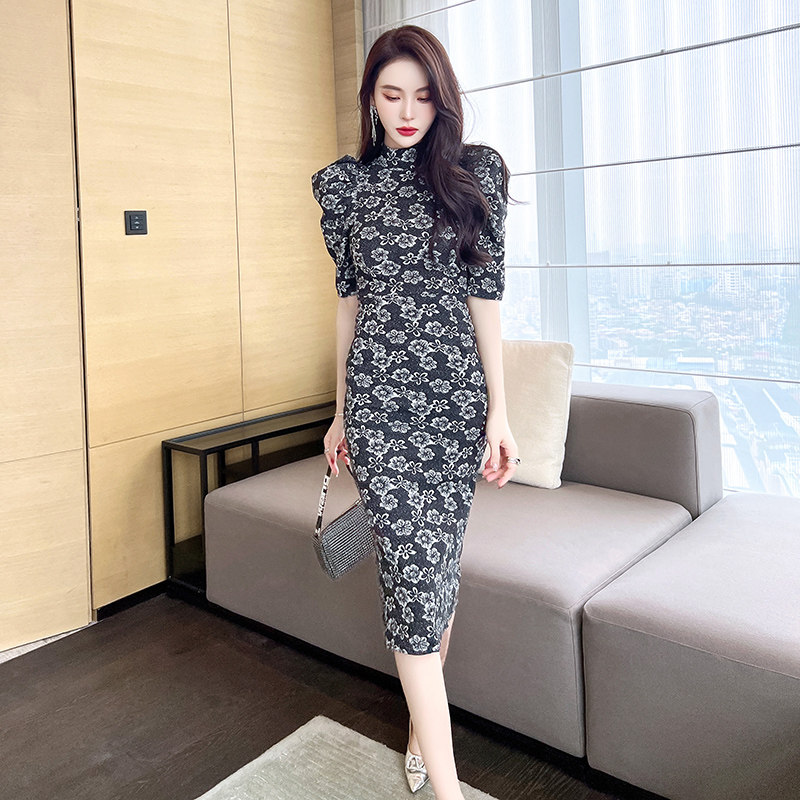 法式复古轻奢气质碎花连衣裙女2022年新款显瘦包臀半高领改良旗袍