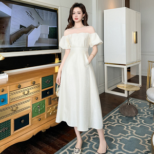正式场合高级感初恋白色连衣裙端庄大气露锁骨性感优雅生日长裙子