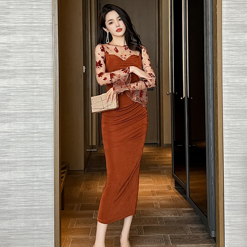 网纱镂空喇叭袖优雅针织连衣裙