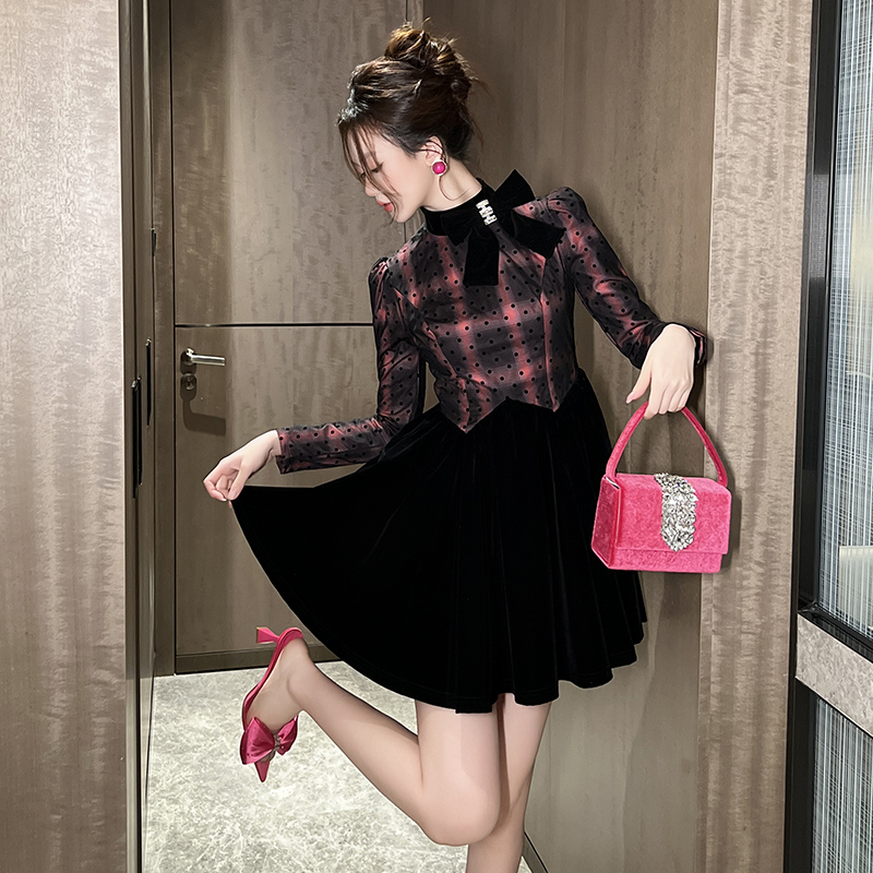 学院风波点丝绒连衣裙