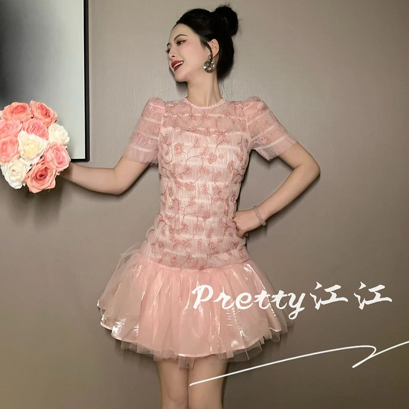 重工刺绣荷叶边粉色网纱连衣裙女甜美公主风超仙气质圆领短裙夏季