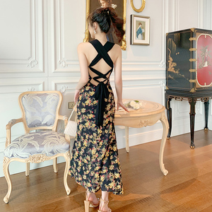 法式美背小礼服女日常穿搭复古气质吊带碎花长款连衣裙2026夏新款