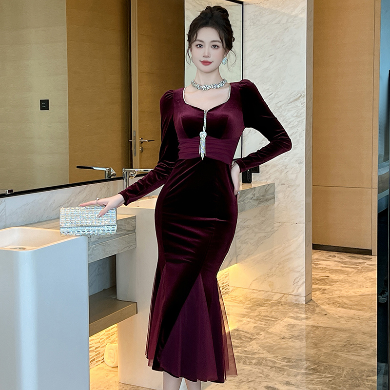宴会晚宴高级感丝绒晚礼服秋冬方领优雅正式场合包臀鱼尾连衣裙女