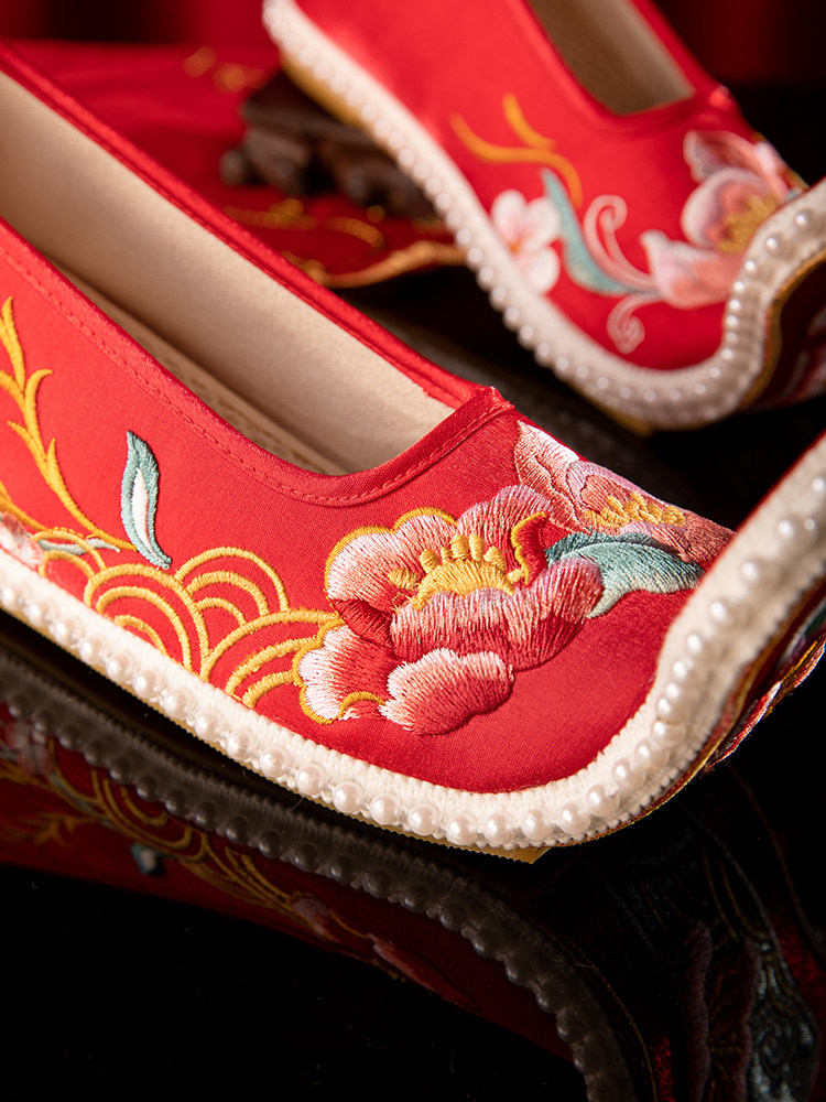 XIUHE WEDDING SHOES WOMENS SPRING NEW RED MING ANTIQUE EMBROIDERY INNER HEIGHT BAFFLE SHOES CHINESE WEDDING EMBROIDERY SHOES