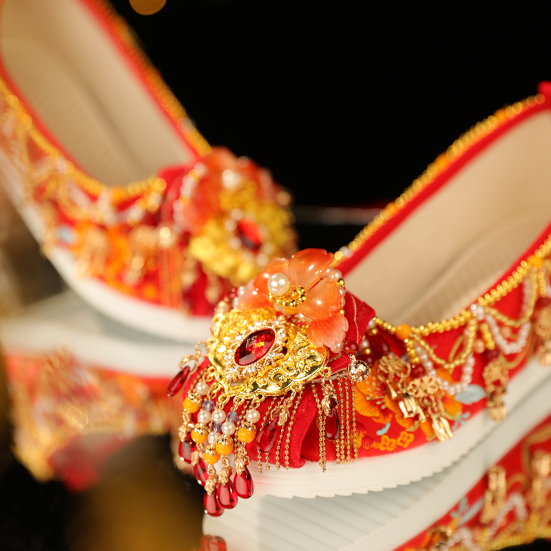 舞绣缘手工婚鞋《情比金坚》